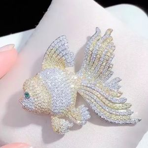 15ct Fish Brooch